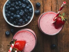 strawberry and blueberry smoothie